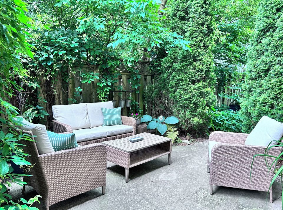 Outdoor private patio