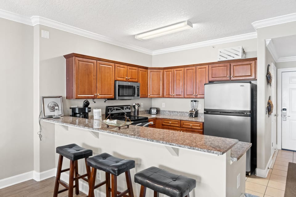 Kitchen with Breakfast Bar