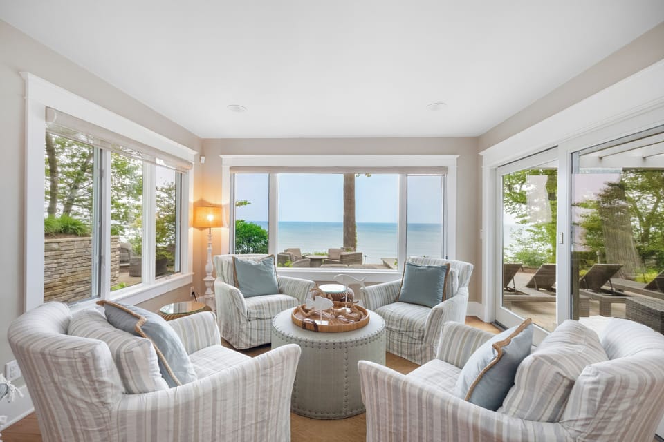 If you'd like a sitting room with magnificent lake views, yeah, you'll get that.