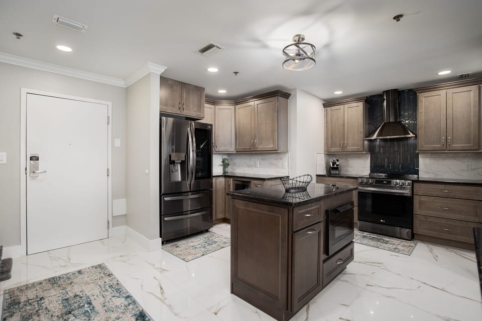Kitchen/Entry Way