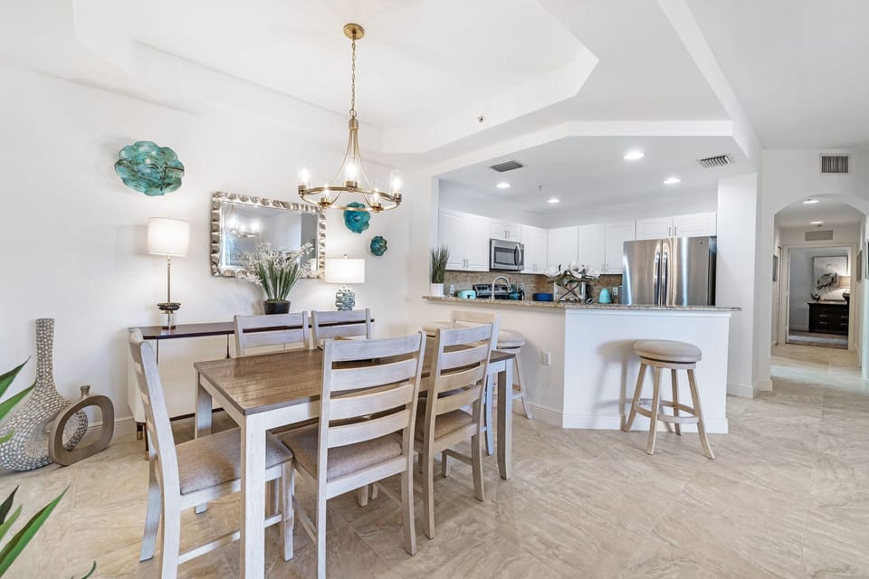Dining room with seating for 6