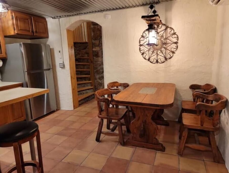 Dining area seats 4 at the table and 2 at the bar comfortably