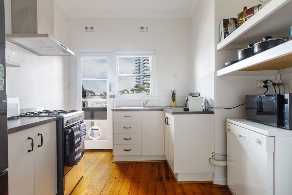 The kitchen features everything required to cook up meals at home.
