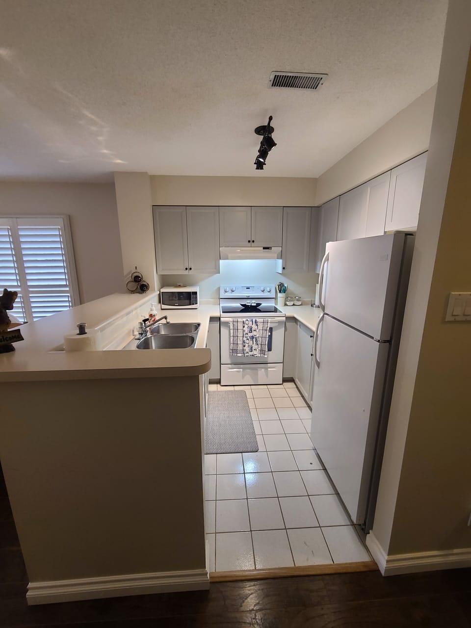 Fully stocked kitchen 