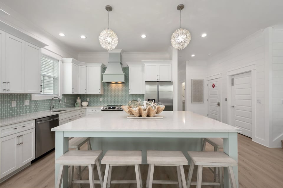 Make beach outings effortless for your family on Iris' beautiful quartz island!