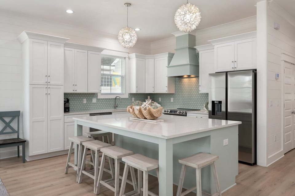 Make beach outings effortless for your family on Iris' beautiful quartz island!