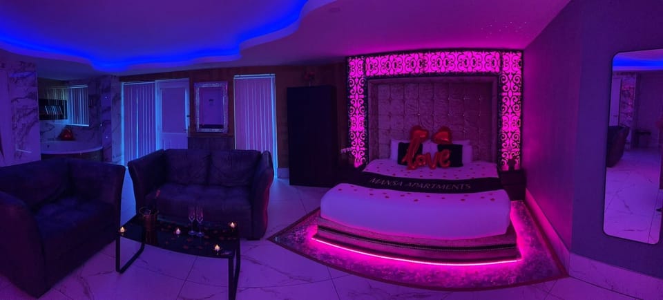 Living Room / Lounge