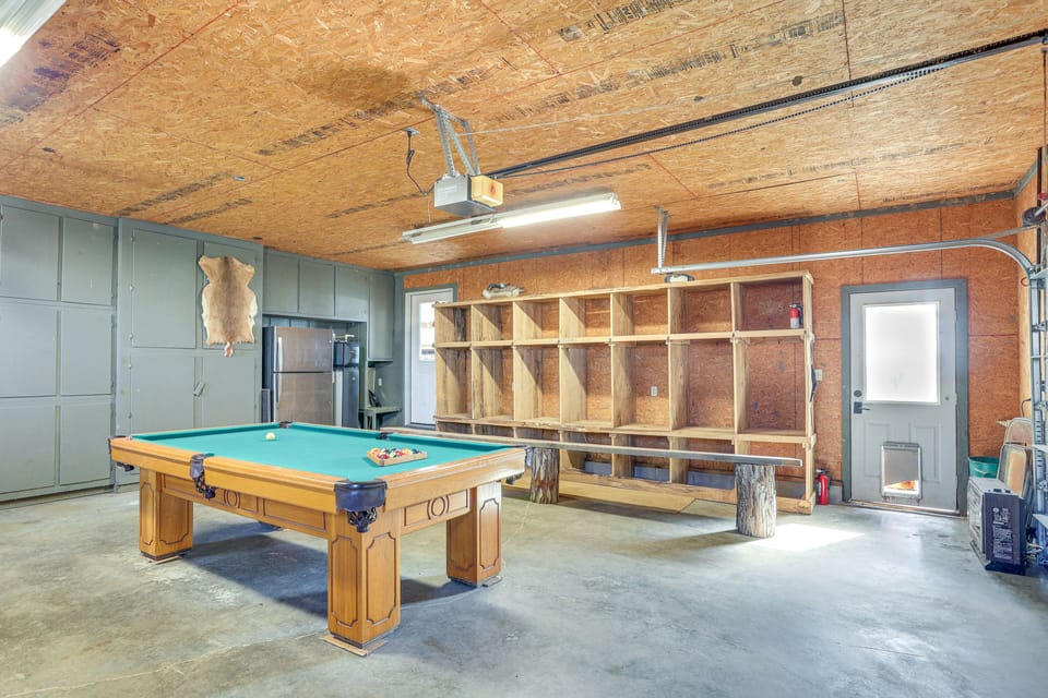 Garage Game Room | Pool Table | 1st Floor