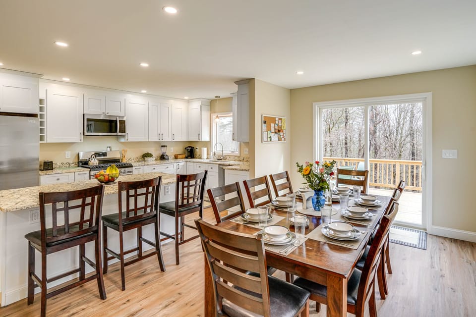 Greenville Vacation Rental | 3BR | 2BA | 2,200 Sq Ft | 5 Steps Required to Enter