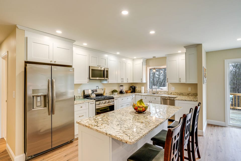 Kitchen Area | 1st Floor | Dining Table | Dishware/Flatware | Breakfast Bar