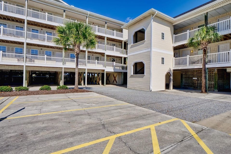 Big Side - Parking Area