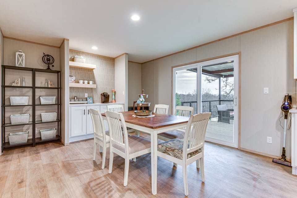 Dining Area | Dining Table | Dishware/Flatware