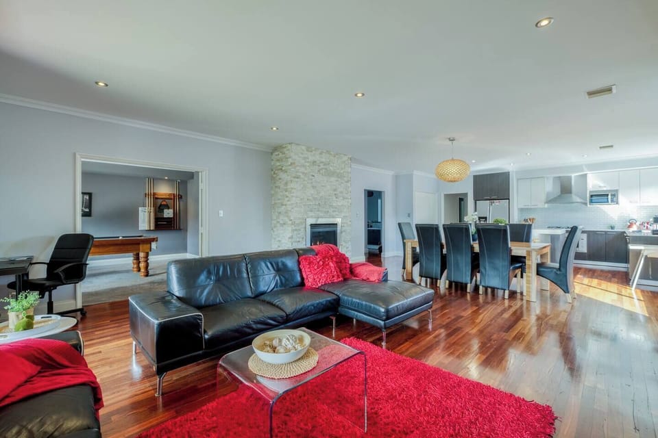 Set up for entertaining, everything you'll need is easily accessible on one floor.