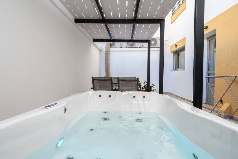 Indoor spa tub