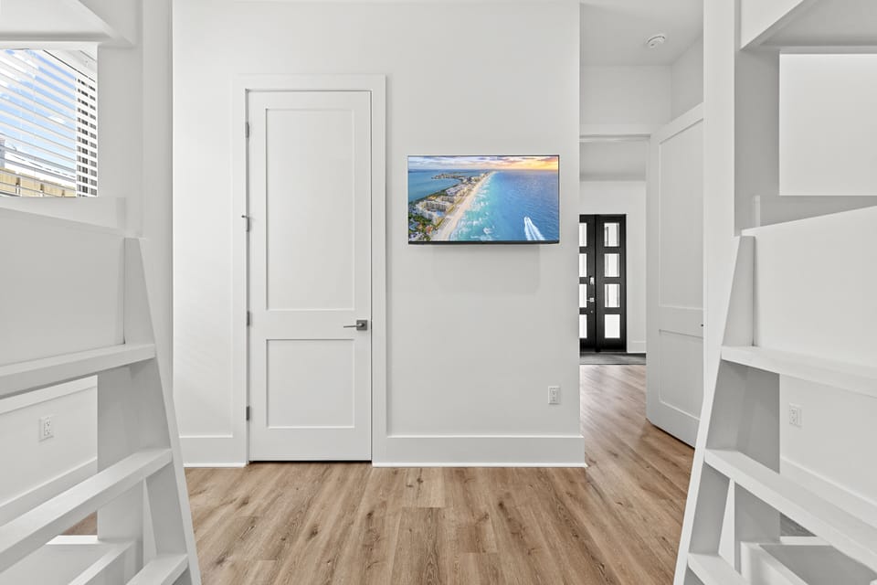 First Floor Bunk Room - En-suite Bathroom