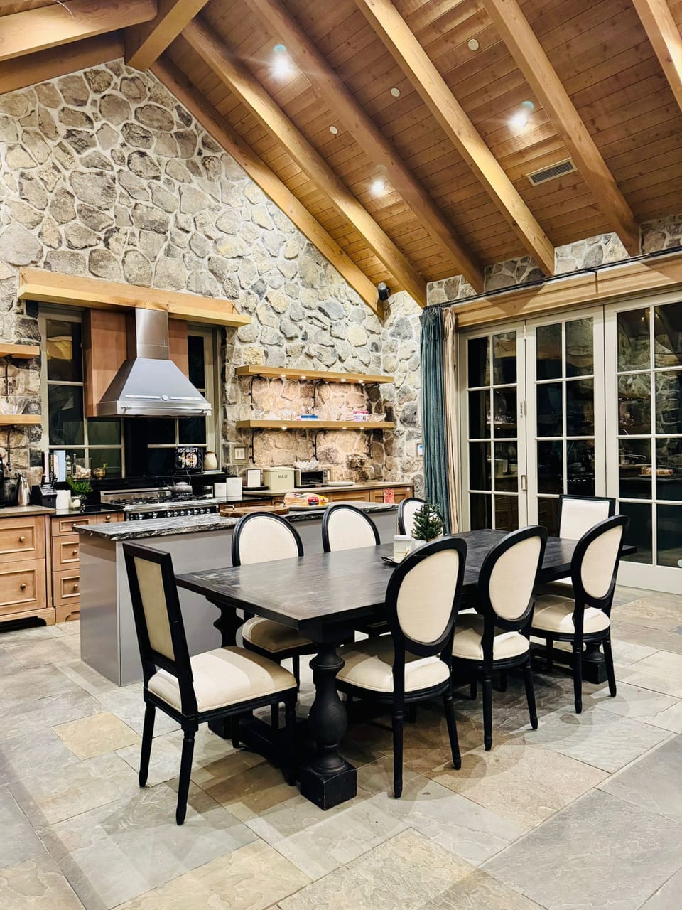 Open Kitchen with Breakfast/ Lunch/ Dinning Area