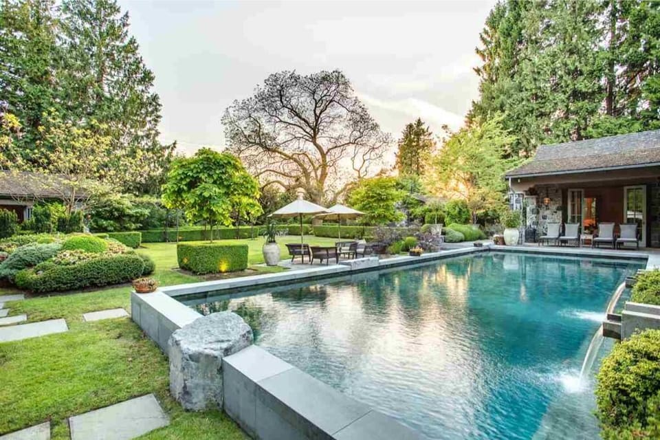 Outdoor Swimming Pool & Backyard