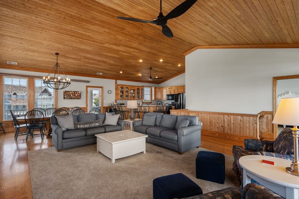 MS22: Sandpiper's Retreat | TL Living Area- Fireplace (Off-Season Only)