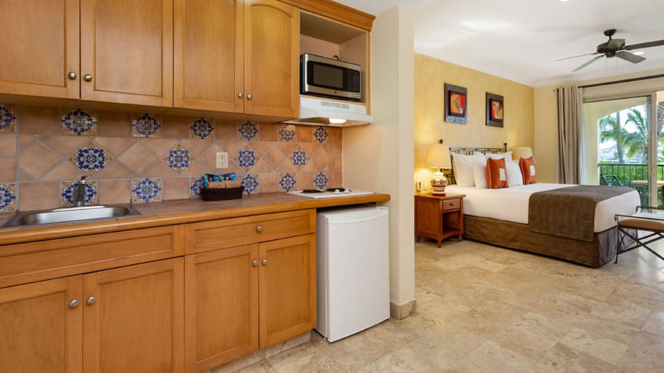kitchenette and 1 King size bed