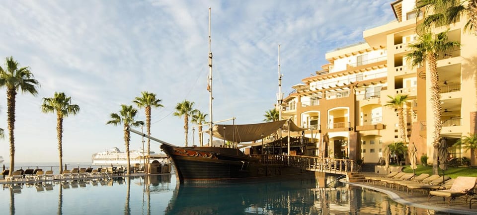 Boat in Infinity pool