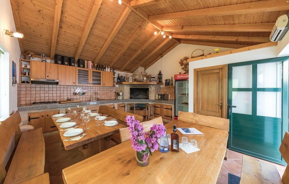 Dining room 3