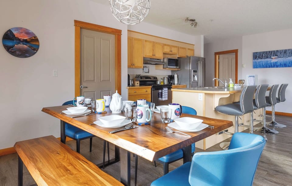 Dining area, looking towards the kitchen