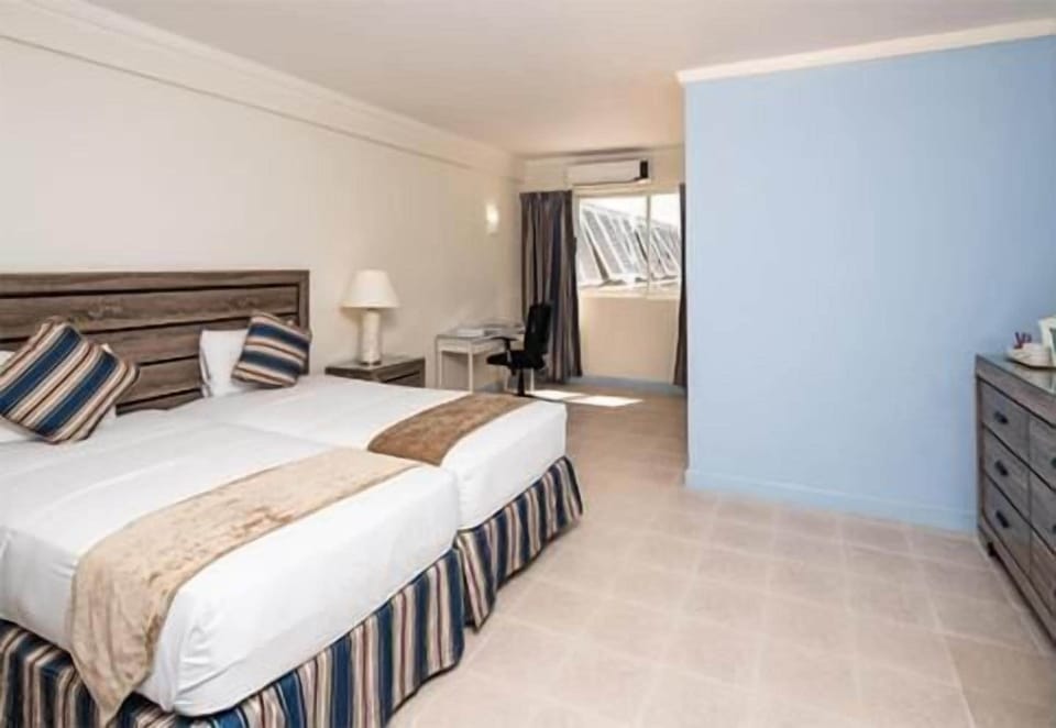Comfortable Unit with 2 Twin beds