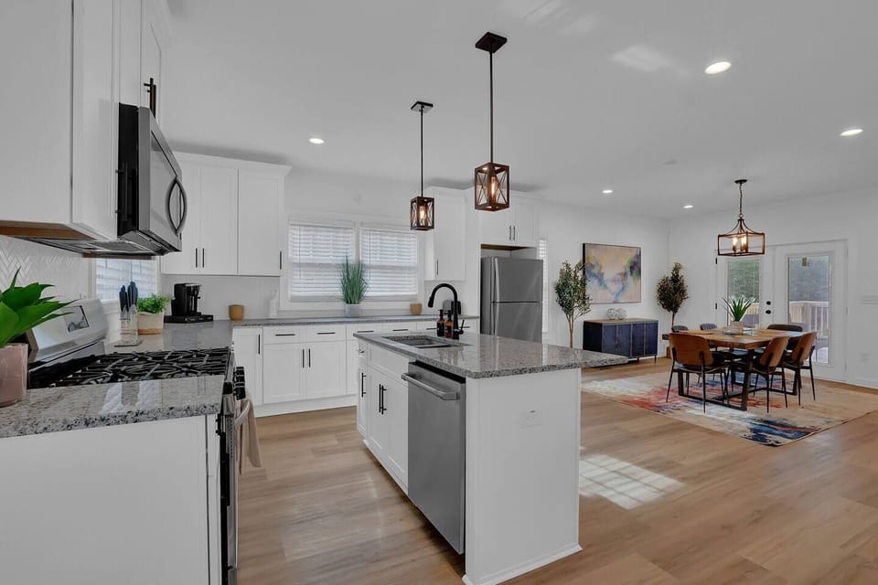 Relax and unwind in our newly updated space! experience your dream getaway here!