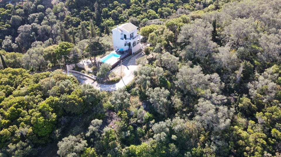 4. Villa Pyrgos - Piscine