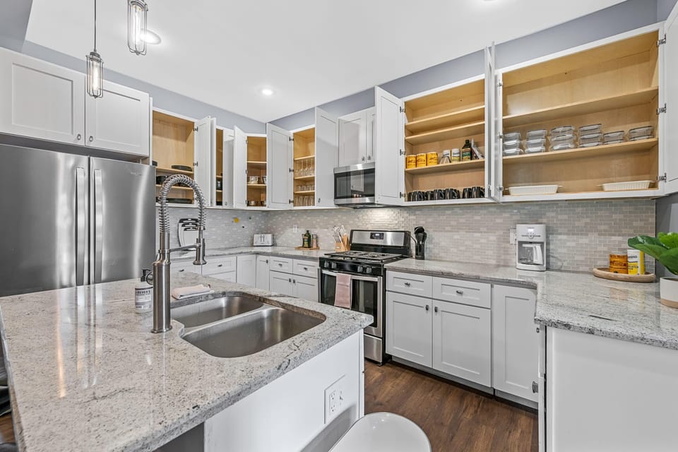 Not featured in the pictures, dishwasher is located in the kitchen island!
