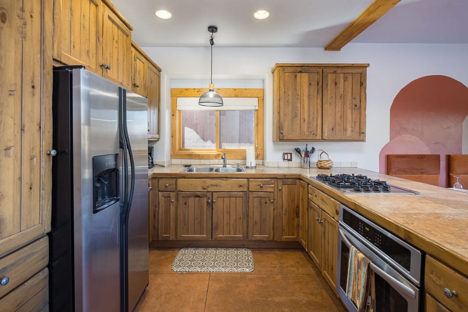 fully equipped kitchen