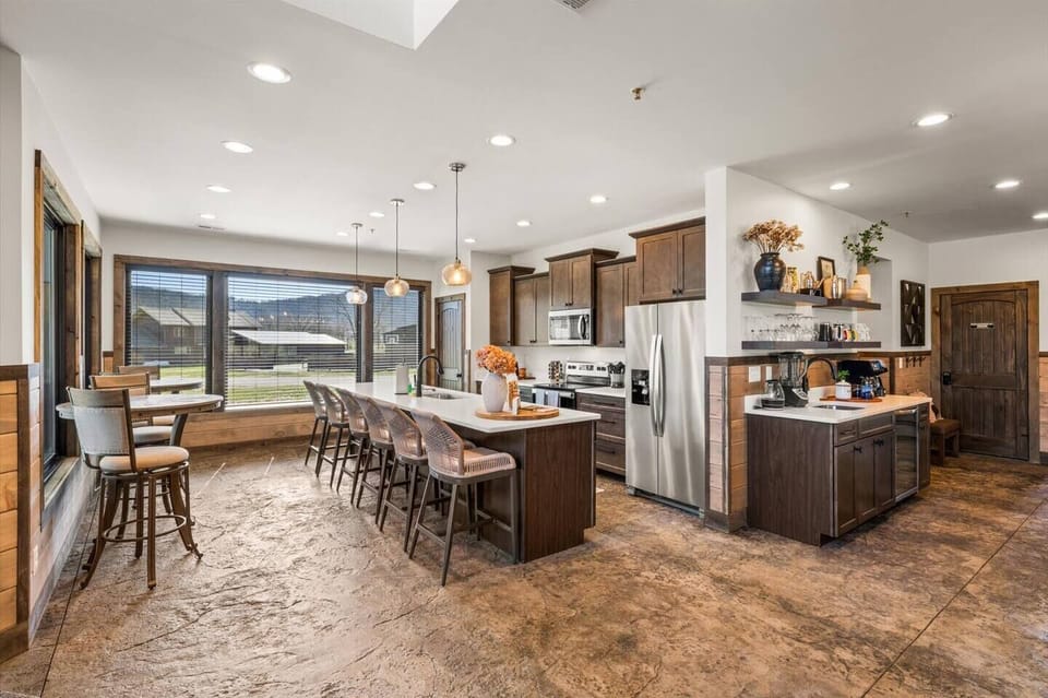 Chef up the breakfast of champions and brew your morning cup of joe, all with the best view!