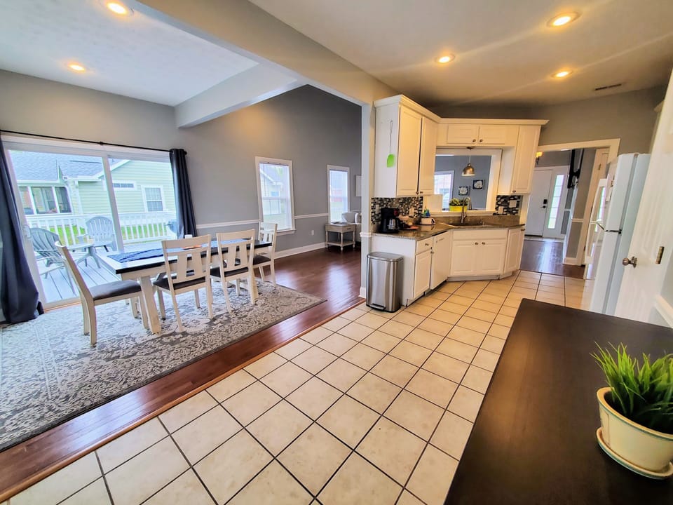 Kitchen and bar 