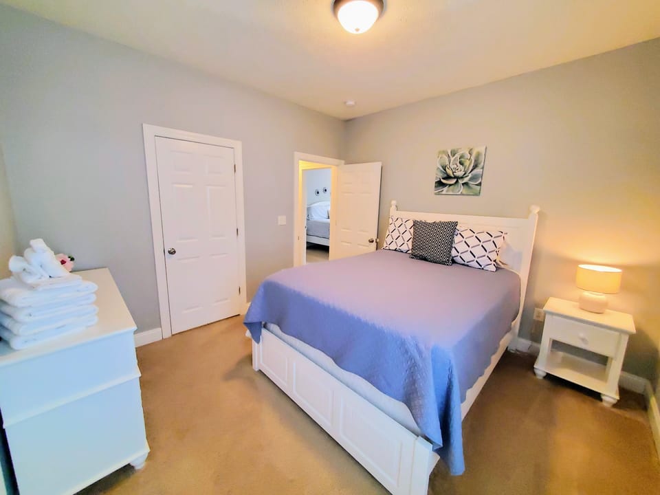 2nd Guest bedroom 
(lower level)