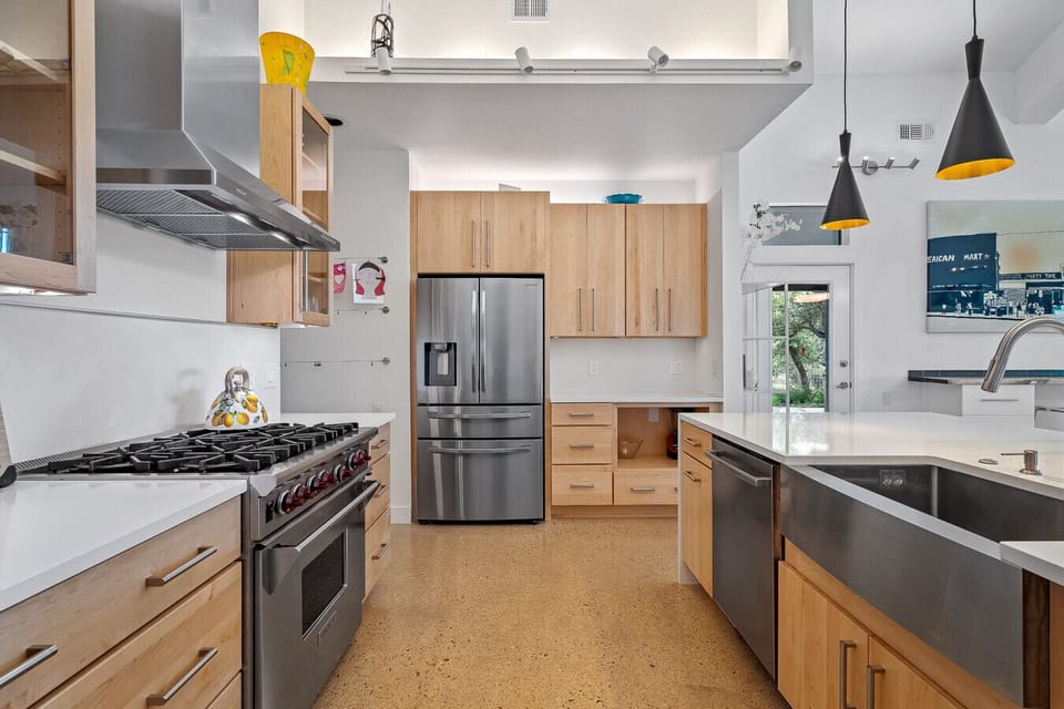 Bright, modern kitchen fully equipped for cooking and connection, complete with Viking range