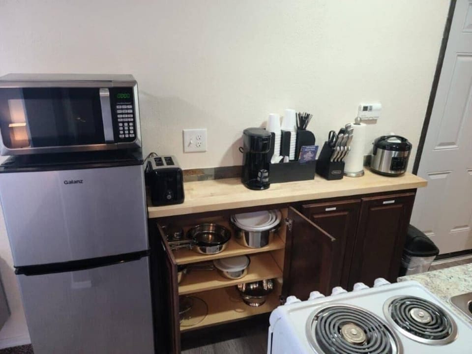 Full kitchenette