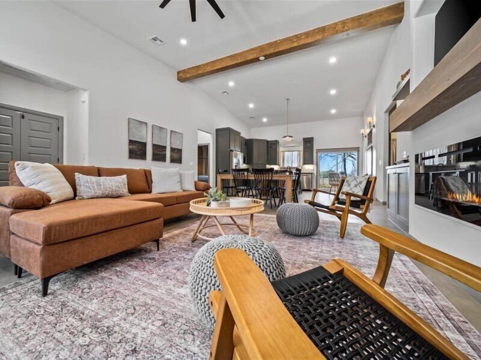 Living to Dining to Kitchen