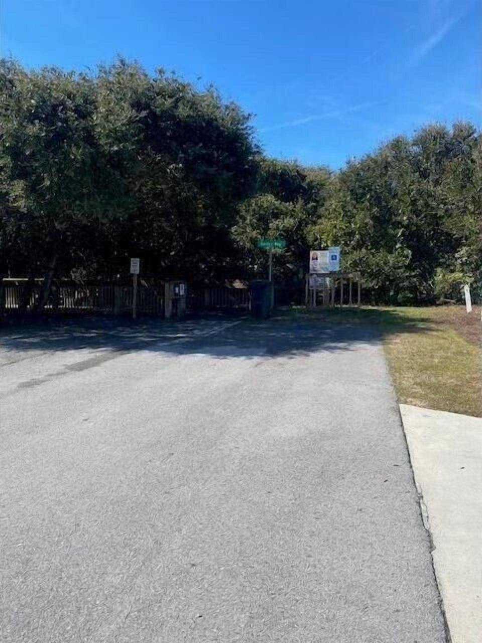 Beach access (Randy's Way) in subdivision