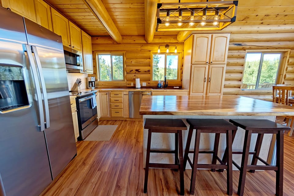 Full kitchen is ready for you to cook.
