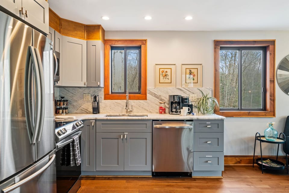 Full Kitchen | Dishwasher | Complimentary Coffee