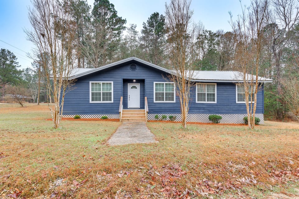 Chatom Vacation Rental | 4BR | 2BA | 5 Steps to Enter | 1,507 Sq Ft