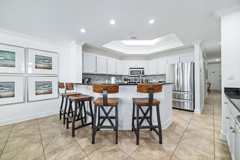 Breakfast bar and kitchen