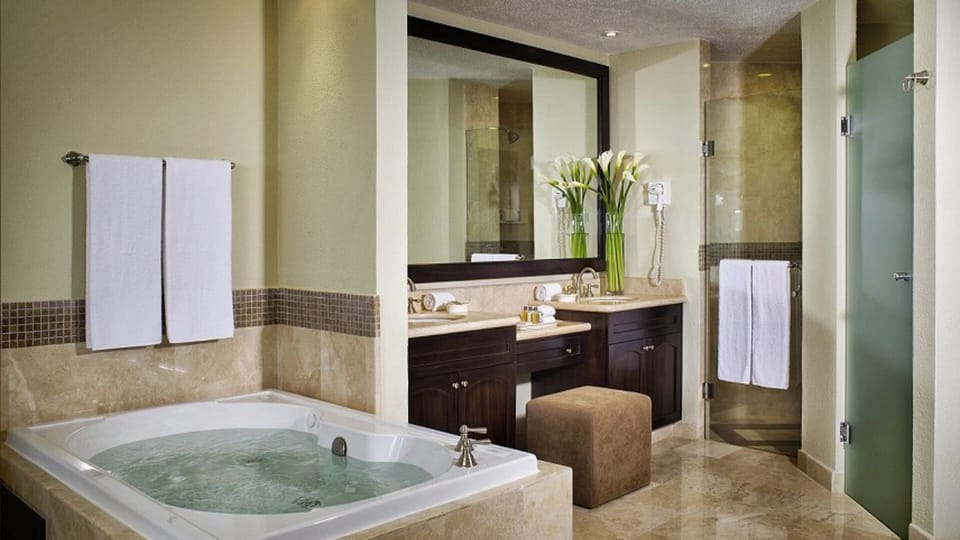 Elegant Ensuite Bathrooms