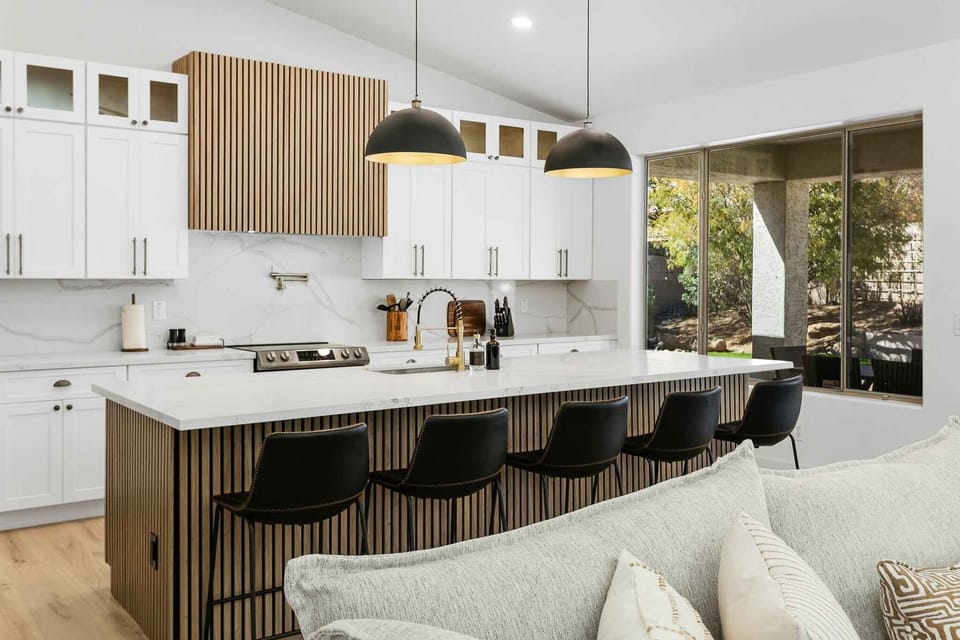 fully-stocked Kitchen 