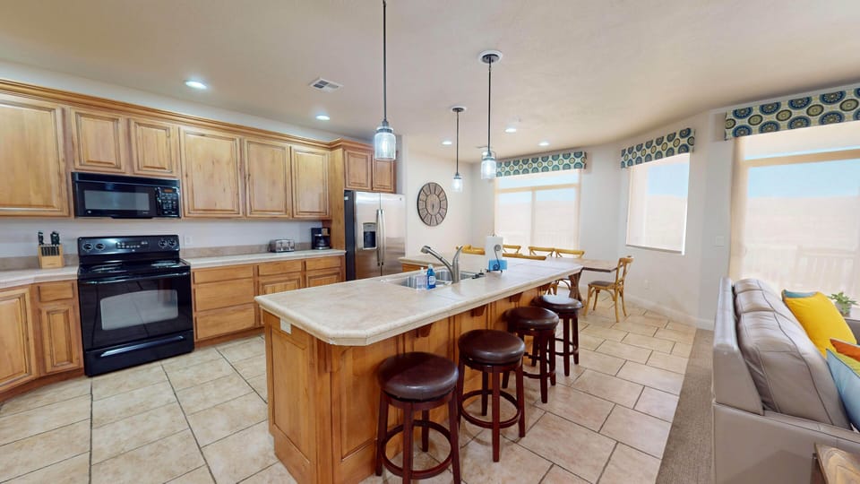 Fully Equipped Kitchen with Spacious Island/Dining Area