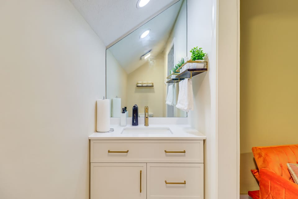 Half Bathroom | 2nd Floor