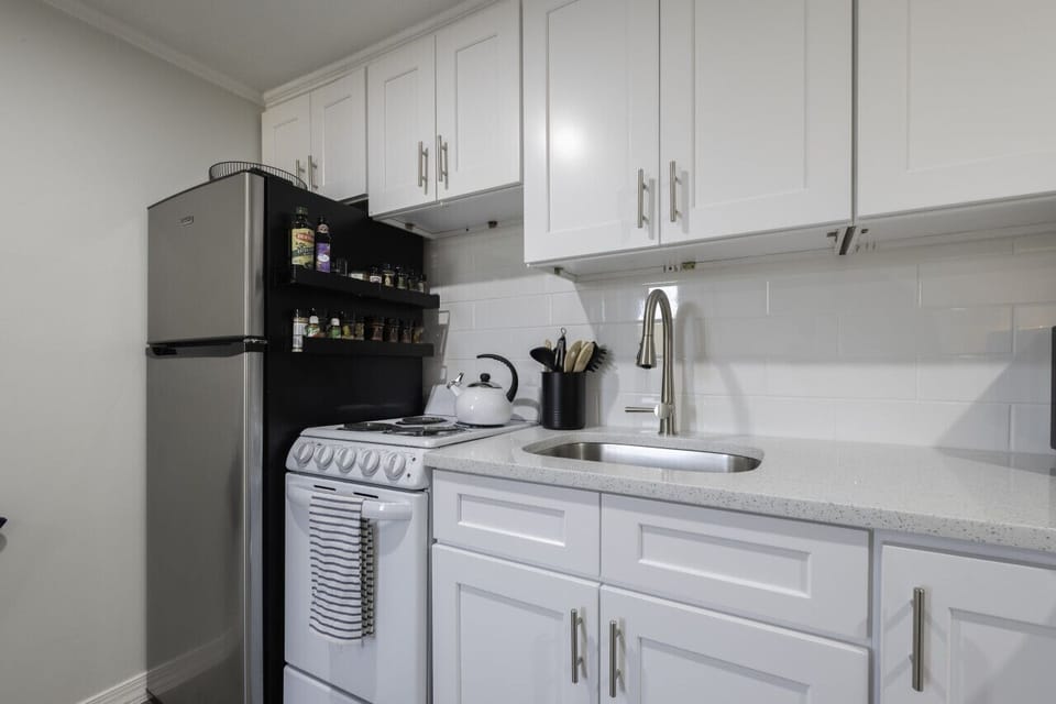 Small space, big convenience! Our modern kitchenette is fully equipped with a microwave, mini-fridge, and all the essential cookware for a quick and easy meal.