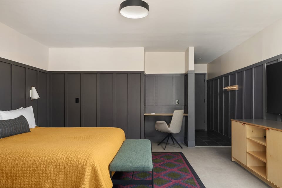 Unit with comfortable bed