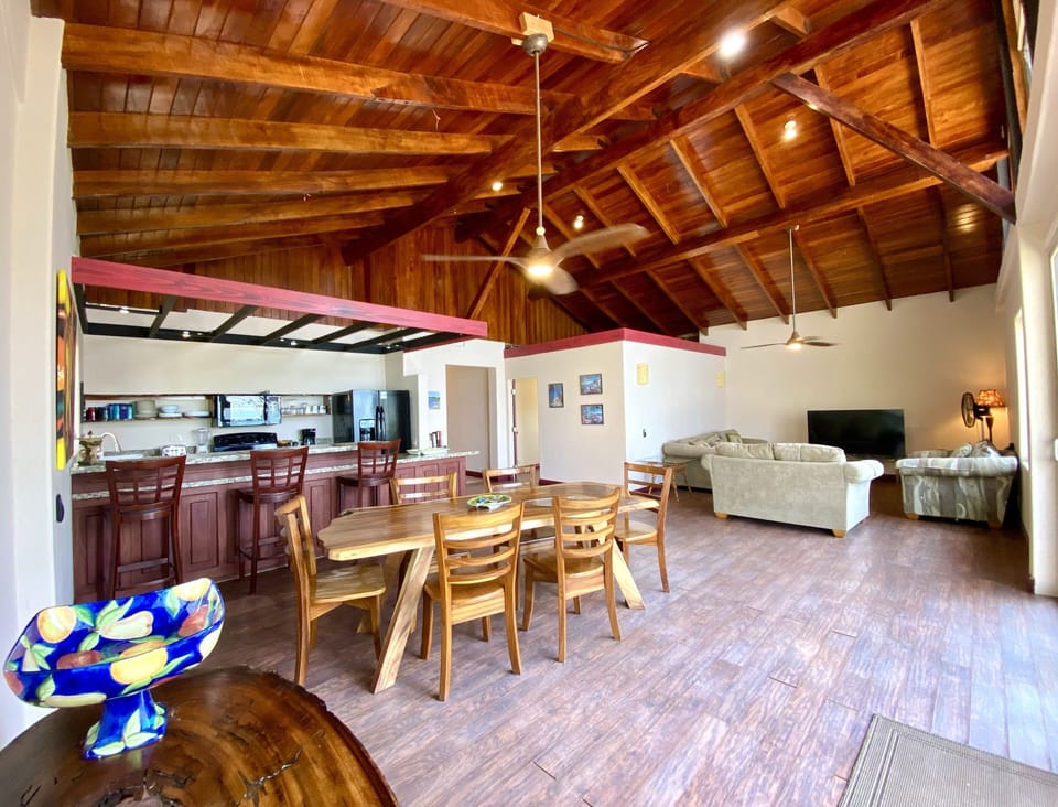 Dining Area, Full Kitchen, Living Room with smart TV