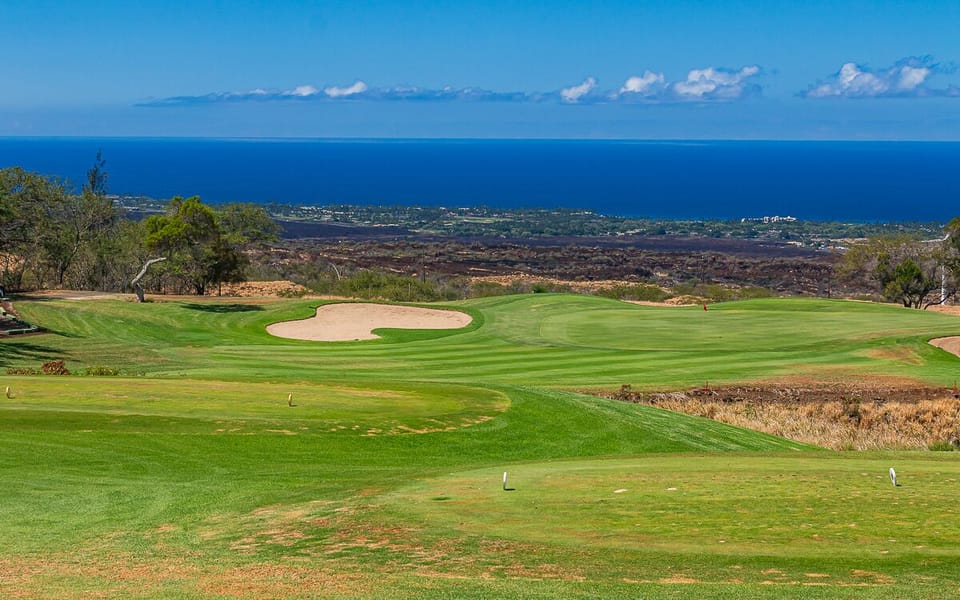 Ocean view on the golf course, minutes away from the beach